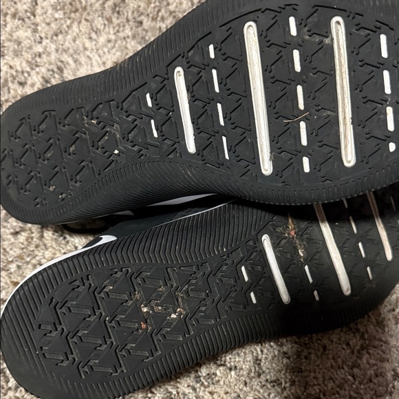 Nike Women's Black and White Athletic Shoes - Picture 4 of 5